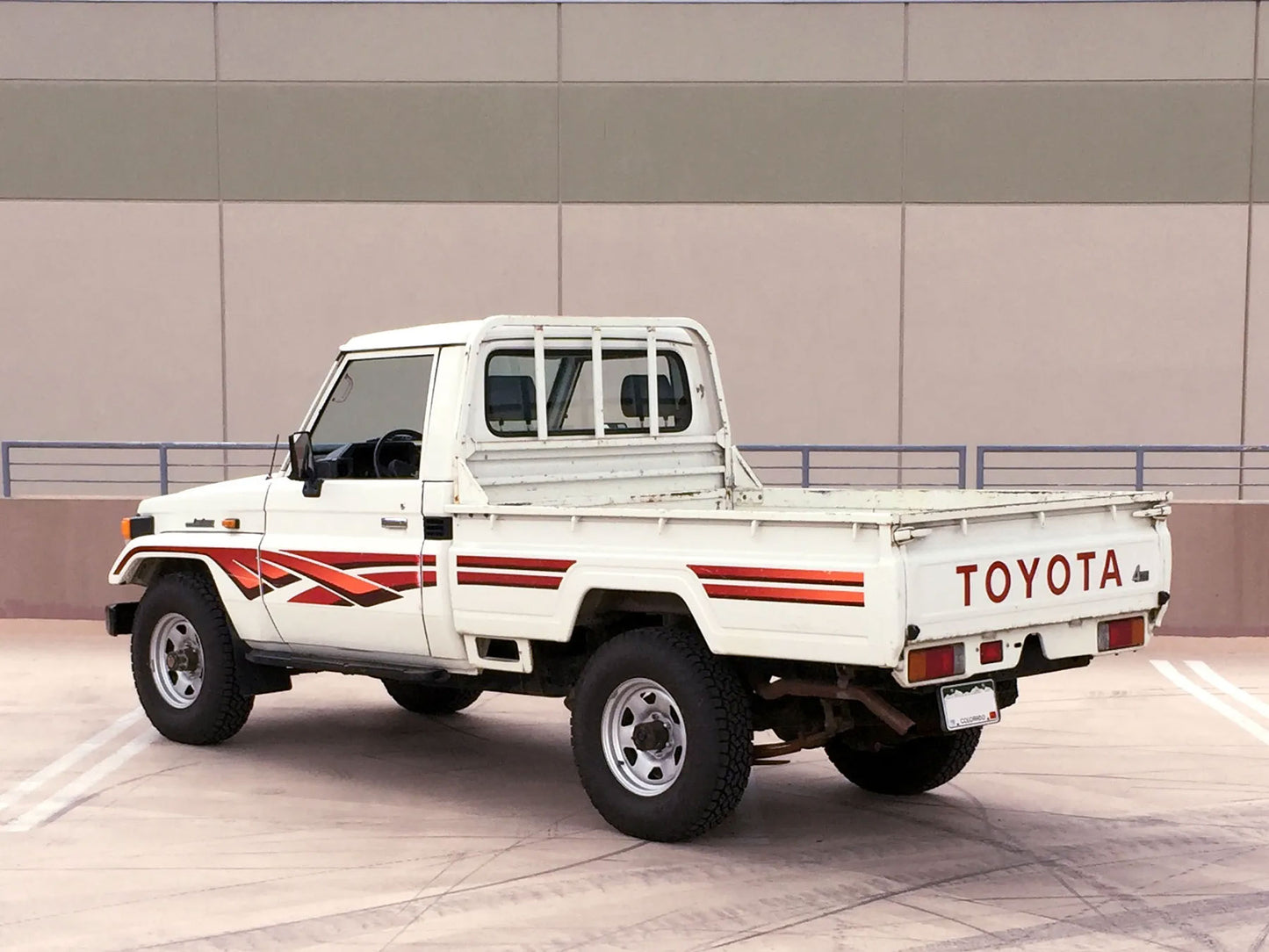 75 Series Single Cab Decal Body Stripe Kit (Tenterfield)